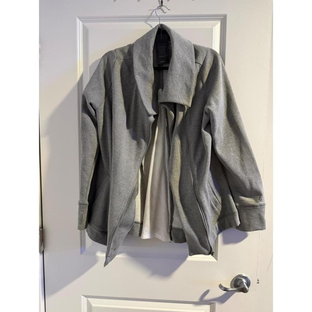 Torrid‎ Active Women Grey Asymmetrical Zip Jacket Activewear Size 1